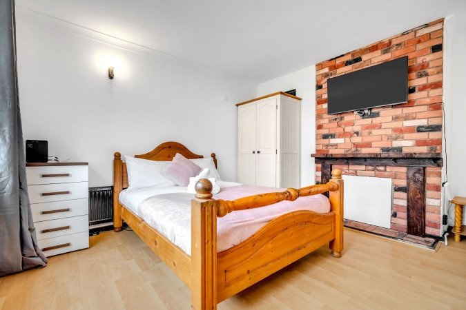 Short Lets Orpington | Family Accommodation Near London Book-Short-Lets-Orpington-for-family-stays-and-business-travel..-Enjoy-self-catering-holiday-accommodation-near-Central-London-and-Kent-attractions.