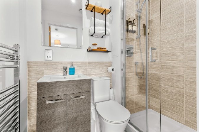Salford Vacation Rentals | Short Let Apartments Near Manchester Book-Salford-vacation-rentals-near-Manchester-City-Centre,-MediaCityUK.-Ideal-for-contractor-accommodation,-and-business-stays,-and-extended-stay-apartments