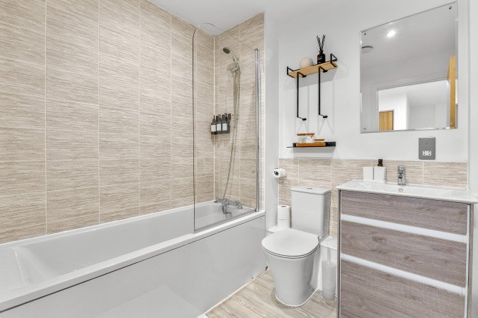 Salford Vacation Rentals | Short Let Apartments Near Manchester Book-Salford-vacation-rentals-near-Manchester-City-Centre,-MediaCityUK.-Ideal-for-contractor-accommodation,-and-business-stays,-and-extended-stay-apartments