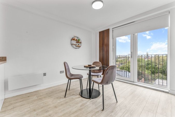 Salford Vacation Rentals | Short Let Apartments Near Manchester Book-Salford-vacation-rentals-near-Manchester-City-Centre,-MediaCityUK.-Ideal-for-contractor-accommodation,-and-business-stays,-and-extended-stay-apartments