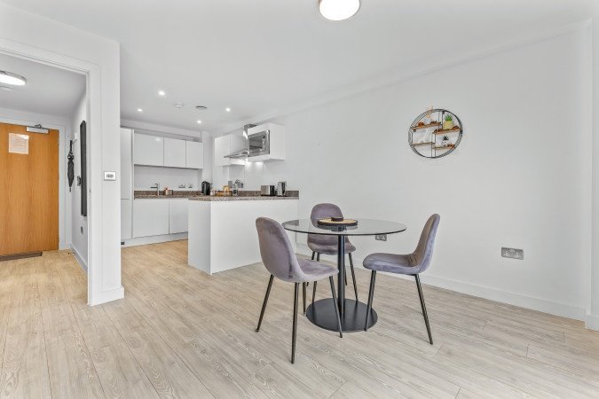 Salford Vacation Rentals | Short Let Apartments Near Manchester Book-Salford-vacation-rentals-near-Manchester-City-Centre,-MediaCityUK.-Ideal-for-contractor-accommodation,-and-business-stays,-and-extended-stay-apartments