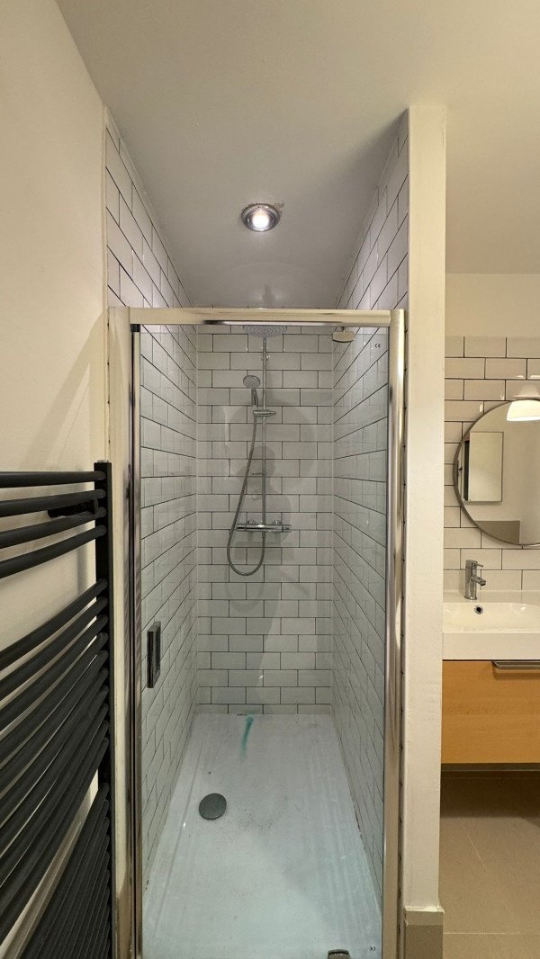 Loughborough Accommodation | Modern Apartment Urban Stay Book-Loughborough-Accommodation-near-the-town-centre.-Ideal-for-short-stays,-business-trips,-and-extended-stays-near-transport-links.