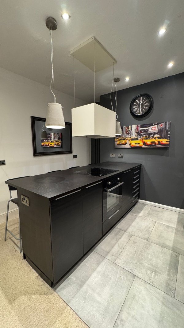 Loughborough Accommodation | Modern Apartment Urban Stay Book-Loughborough-Accommodation-near-the-town-centre.-Ideal-for-short-stays,-business-trips,-and-extended-stays-near-transport-links.
