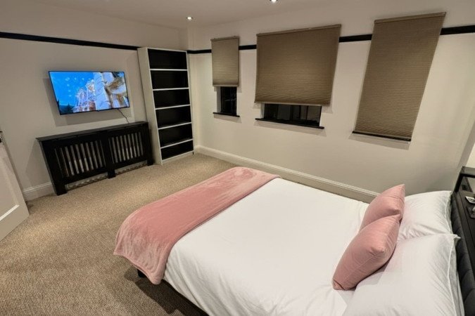Loughborough Accommodation | Modern Apartment Urban Stay Book-Loughborough-Accommodation-near-the-town-centre.-Ideal-for-short-stays,-business-trips,-and-extended-stays-near-transport-links.