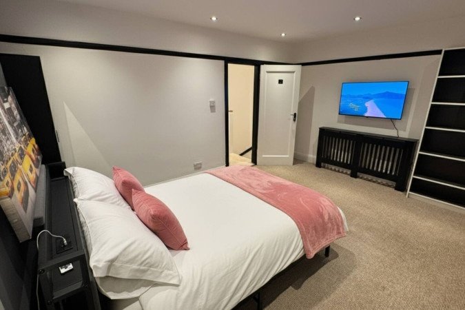 Loughborough Accommodation | Modern Apartment Urban Stay Book-Loughborough-Accommodation-near-the-town-centre.-Ideal-for-short-stays,-business-trips,-and-extended-stays-near-transport-links.