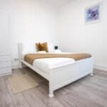 Book holiday homes Portsmouth for 1 week, 1 month or more.Our furnished serviced apartments are ideal for self-catering stays near the harbour