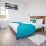 Book holiday homes Portsmouth for 1 week, 1 month or more.Our furnished serviced apartments are ideal for self-catering stays near the harbour