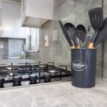 Book holiday homes Portsmouth for 1 week, 1 month or more.Our furnished serviced apartments are ideal for self-catering stays near the harbour