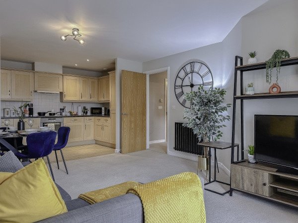 Contractor Accommodation Hatfield | Short Let Apartments Near Station Book-Contractor-Accommodation-Hatfield.-Ideal-for-short-let-apartments,-corporate-lets,-and-extended-stays-near-Station-&-The-Galleria.