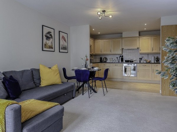 Contractor Accommodation Hatfield | Short Let Apartments Near Station Book-Contractor-Accommodation-Hatfield.-Ideal-for-short-let-apartments,-corporate-lets,-and-extended-stays-near-Station-&-The-Galleria.