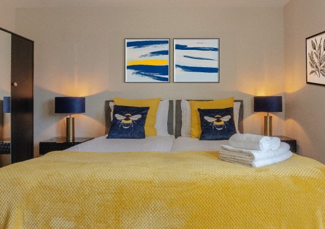 Book Contractor Accommodation Hatfield. Ideal for short let apartments, corporate lets, and extended stays near Station & The Galleria.
