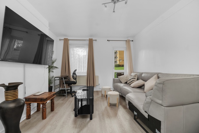 Book accommodation near Tulse Hill with free parking, WiFi. Our self-catering holiday apartments in South London are near London Bridge & London.