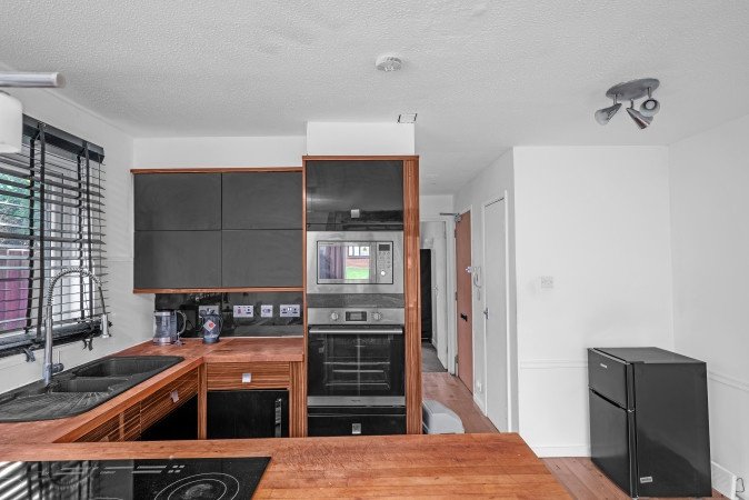 Short Term Rentals Croydon | Corporate Accommodation South London Book-Short-Term-Rentals-Croydon-in-a-modern-apartment.-Ideal-for-short-let-apartments,-contractor-stays,-near-East-Croydon-Station.-Book-Now