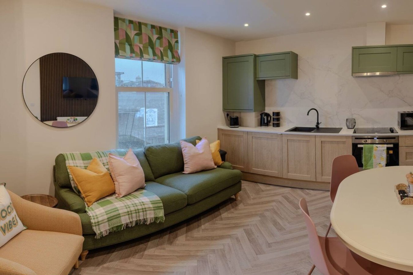 Stay at Short Term Rentals Plymouth in the city centre. Furnished holiday apartment rentals for corporate relocation, contractors and leisure