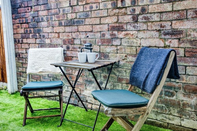St Helens Holiday Rentals – Short-Term Weekly & Monthly Stays Book-Holiday-Apartments-Merseyside-in-St-Helens.-Spacious-self-catering-accommodation-near-Liverpool,-transport-links,-and-business-hubs.
