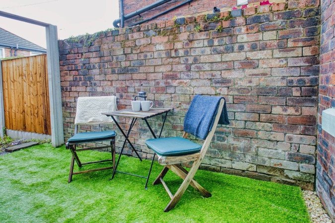 St Helens Holiday Rentals – Short-Term Weekly & Monthly Stays Book-Holiday-Apartments-Merseyside-in-St-Helens.-Spacious-self-catering-accommodation-near-Liverpool,-transport-links,-and-business-hubs.