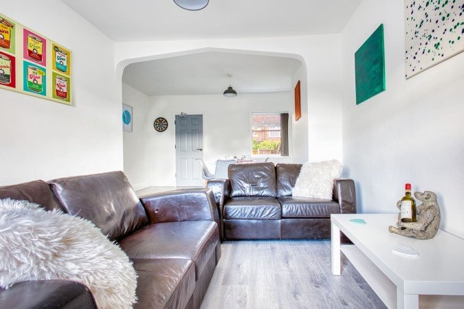 St Helens Holiday Rentals – Short-Term Weekly & Monthly Stays Book-Holiday-Apartments-Merseyside-in-St-Helens.-Spacious-self-catering-accommodation-near-Liverpool,-transport-links,-and-business-hubs.
