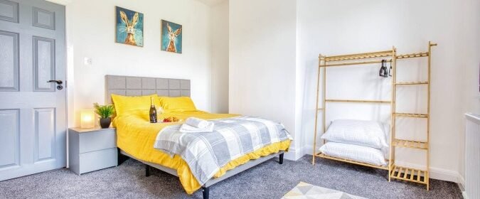 Book St Helens holiday rentals near Liverpool, Haydock Park and St Helens Central Station. Ideal for contractors, families & business stays.