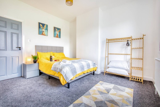 Book Holiday Apartments Merseyside in St Helens. Spacious self-catering accommodation near Liverpool, transport links, and business hubs.