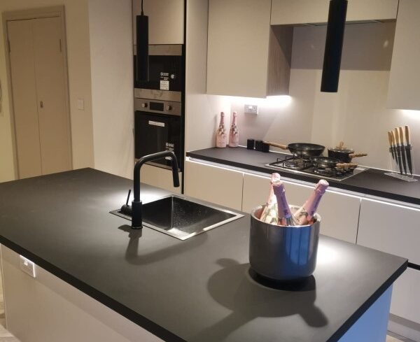 Serviced Apartments in Lewisham with a garden, balcony and WiFi. Book Holiday Rentals in South London for business & extended stays.