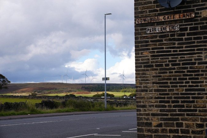 Halifax Accommodation | Short Lets & Corporate Stays UK Book-Halifax-Accommodation-in-a-spacious-countryside-apartment.-Ideal-for-short-let-apartments-and-extended-stays-near-Halifax-Station.
