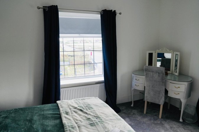 Halifax Accommodation | Short Lets & Corporate Stays UK Book-Halifax-Accommodation-in-a-spacious-countryside-apartment.-Ideal-for-short-let-apartments-and-extended-stays-near-Halifax-Station.