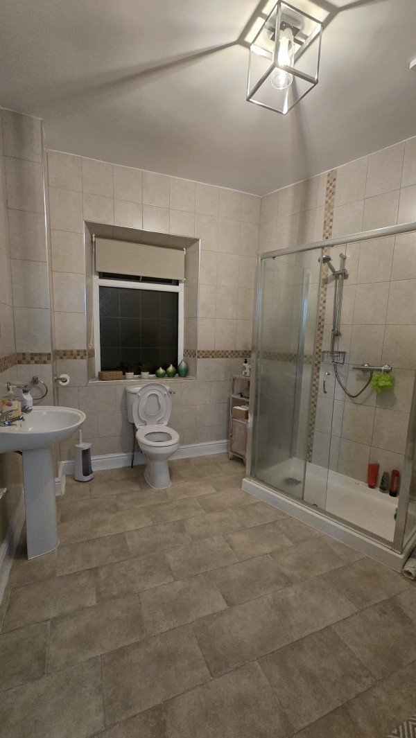 Halifax Accommodation | Short Lets & Corporate Stays UK Book-Halifax-Accommodation-in-a-spacious-countryside-apartment.-Ideal-for-short-let-apartments-and-extended-stays-near-Halifax-Station.
