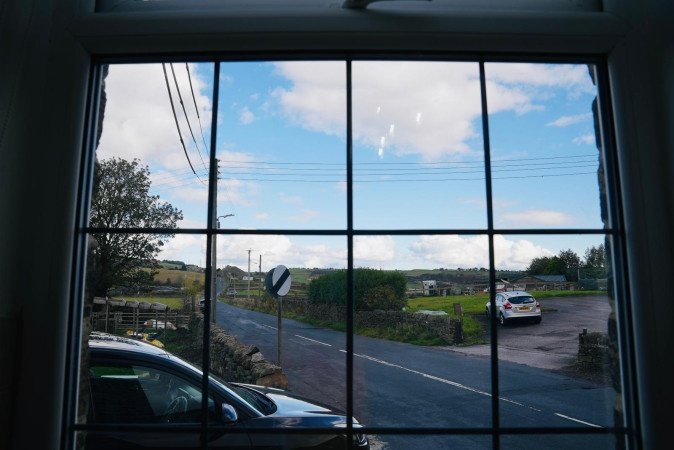 Halifax Accommodation | Short Lets & Corporate Stays UK Book-Halifax-Accommodation-in-a-spacious-countryside-apartment.-Ideal-for-short-let-apartments-and-extended-stays-near-Halifax-Station.