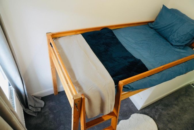 Halifax Accommodation | Short Lets & Corporate Stays UK Book-Halifax-Accommodation-in-a-spacious-countryside-apartment.-Ideal-for-short-let-apartments-and-extended-stays-near-Halifax-Station.