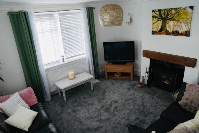 Halifax Accommodation | Short Lets & Corporate Stays UK Book-Halifax-Accommodation-in-a-spacious-countryside-apartment.-Ideal-for-short-let-apartments-and-extended-stays-near-Halifax-Station.