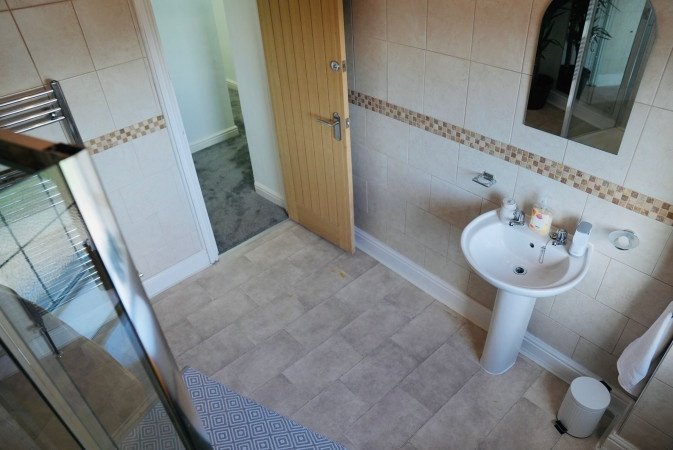 Halifax Accommodation | Short Lets & Corporate Stays UK Book-Halifax-Accommodation-in-a-spacious-countryside-apartment.-Ideal-for-short-let-apartments-and-extended-stays-near-Halifax-Station.