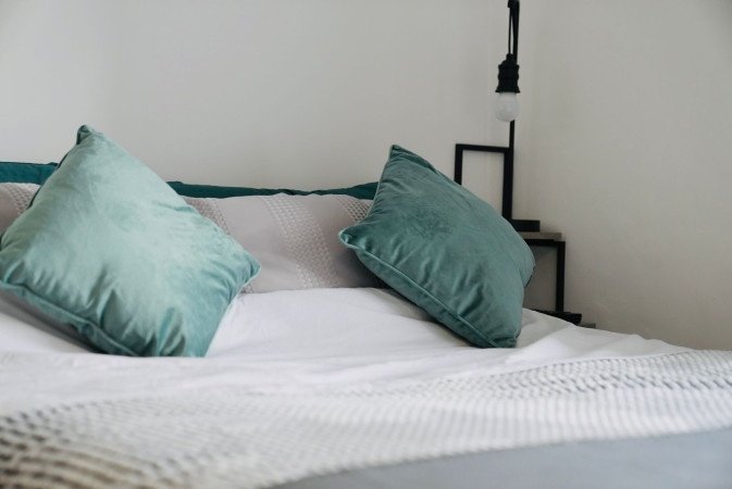 Halifax Accommodation | Short Lets & Corporate Stays UK Book-Halifax-Accommodation-in-a-spacious-countryside-apartment.-Ideal-for-short-let-apartments-and-extended-stays-near-Halifax-Station.