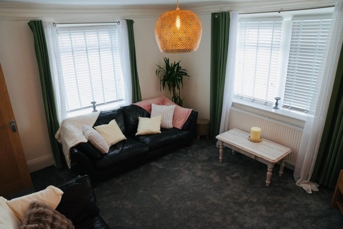 Halifax Accommodation | Short Lets & Corporate Stays UK Book-Halifax-Accommodation-in-a-spacious-countryside-apartment.-Ideal-for-short-let-apartments-and-extended-stays-near-Halifax-Station.