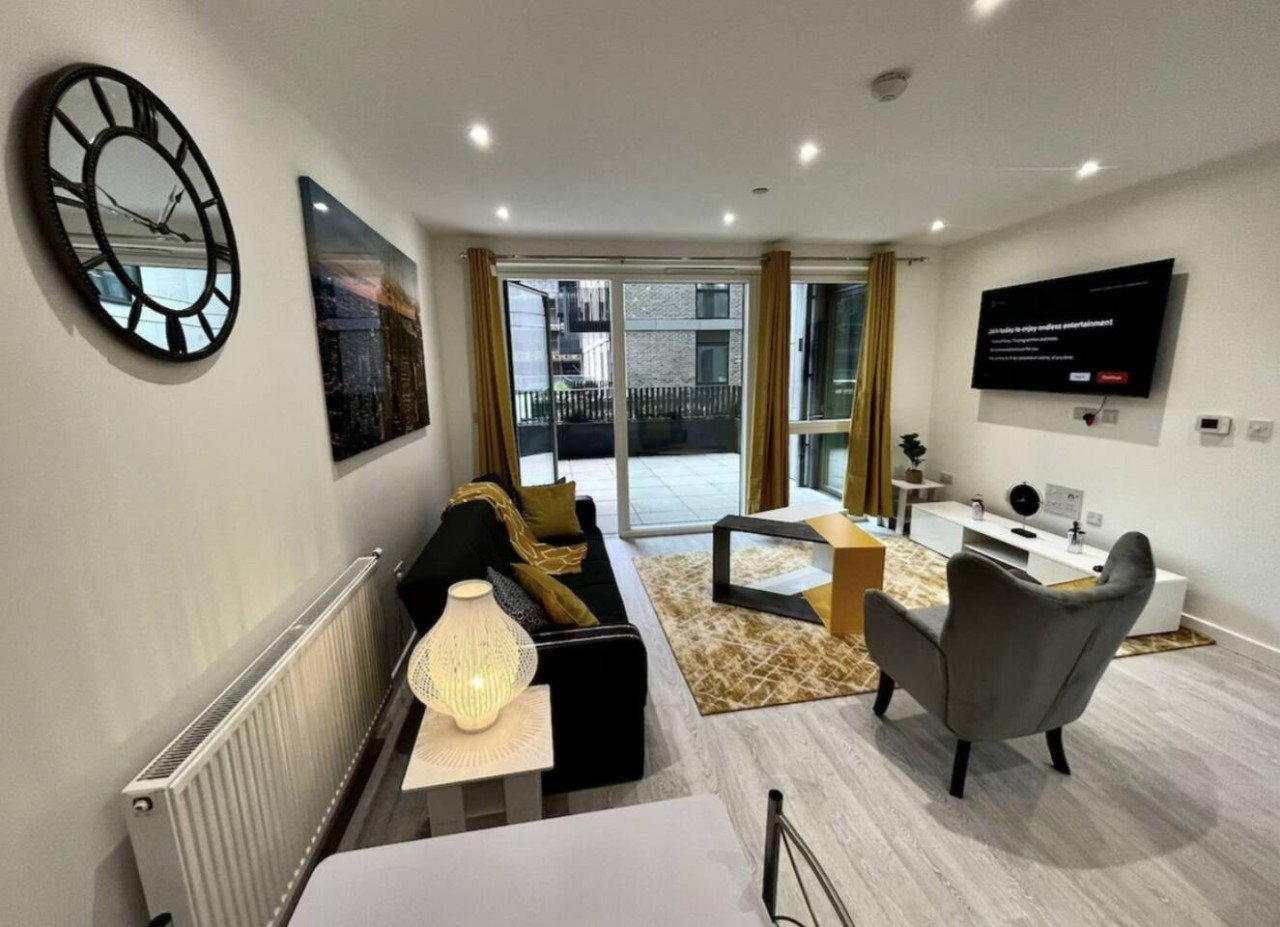 Bexleyheath Serviced Apartments | Corporate & Holiday Stays Book-Bexleyheath-Serviced-Apartments-with-free-parking,-gym-access,-balcony,-WiFi,-and-direct-rail-links-to-Canary-Wharf,-&-Central-London.