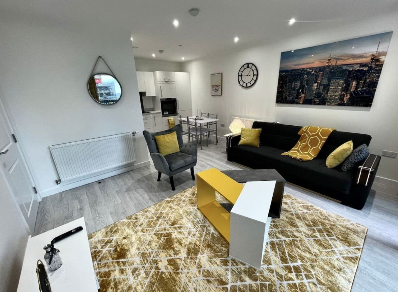 Bexleyheath Serviced Apartments | Corporate & Holiday Stays Book-Bexleyheath-Serviced-Apartments-with-free-parking,-gym-access,-balcony,-WiFi,-and-direct-rail-links-to-Canary-Wharf,-&-Central-London.