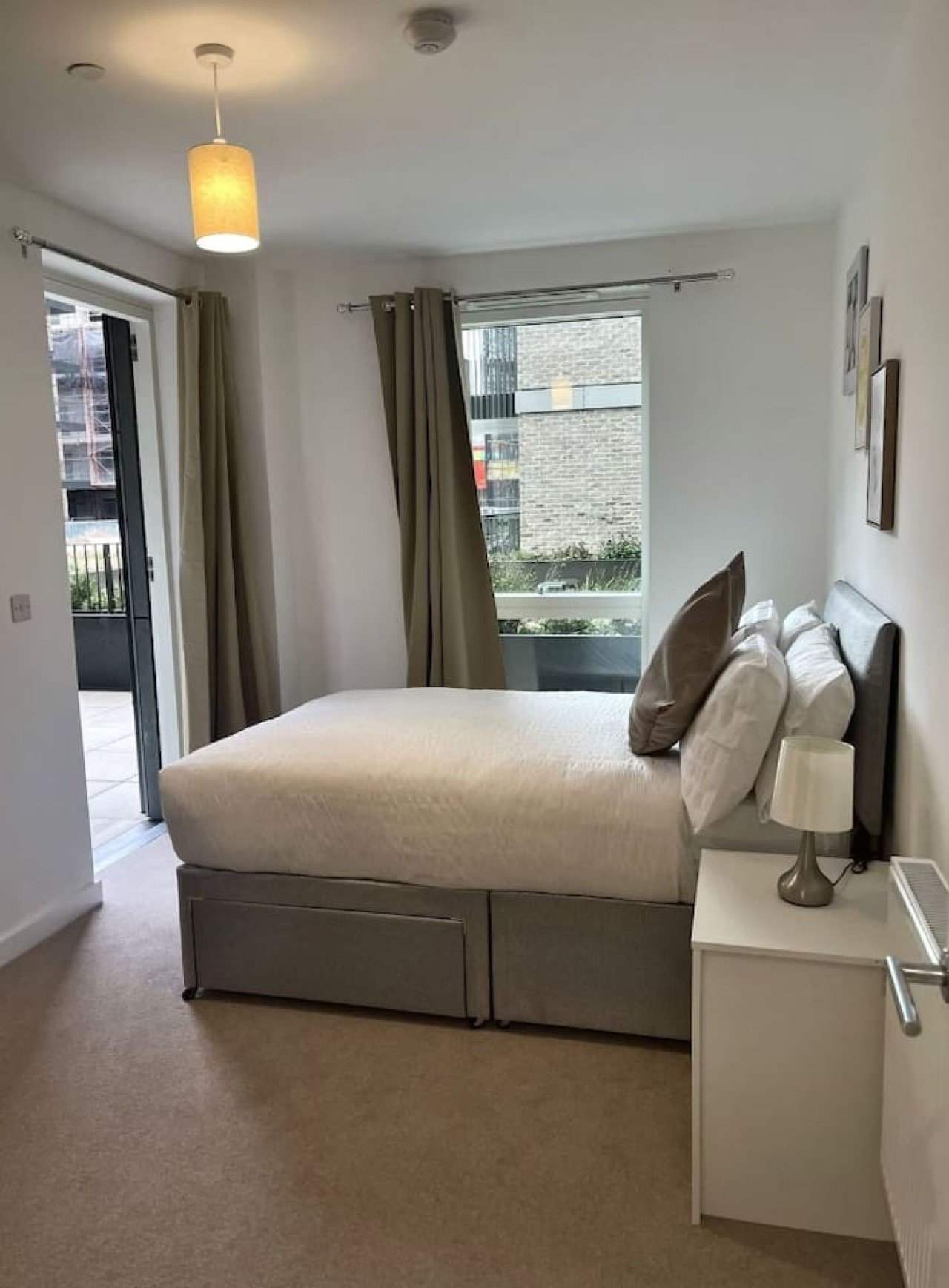 Bexleyheath Serviced Apartments | Corporate & Holiday Stays Book-Bexleyheath-Serviced-Apartments-with-free-parking,-gym-access,-balcony,-WiFi,-and-direct-rail-links-to-Canary-Wharf,-&-Central-London.