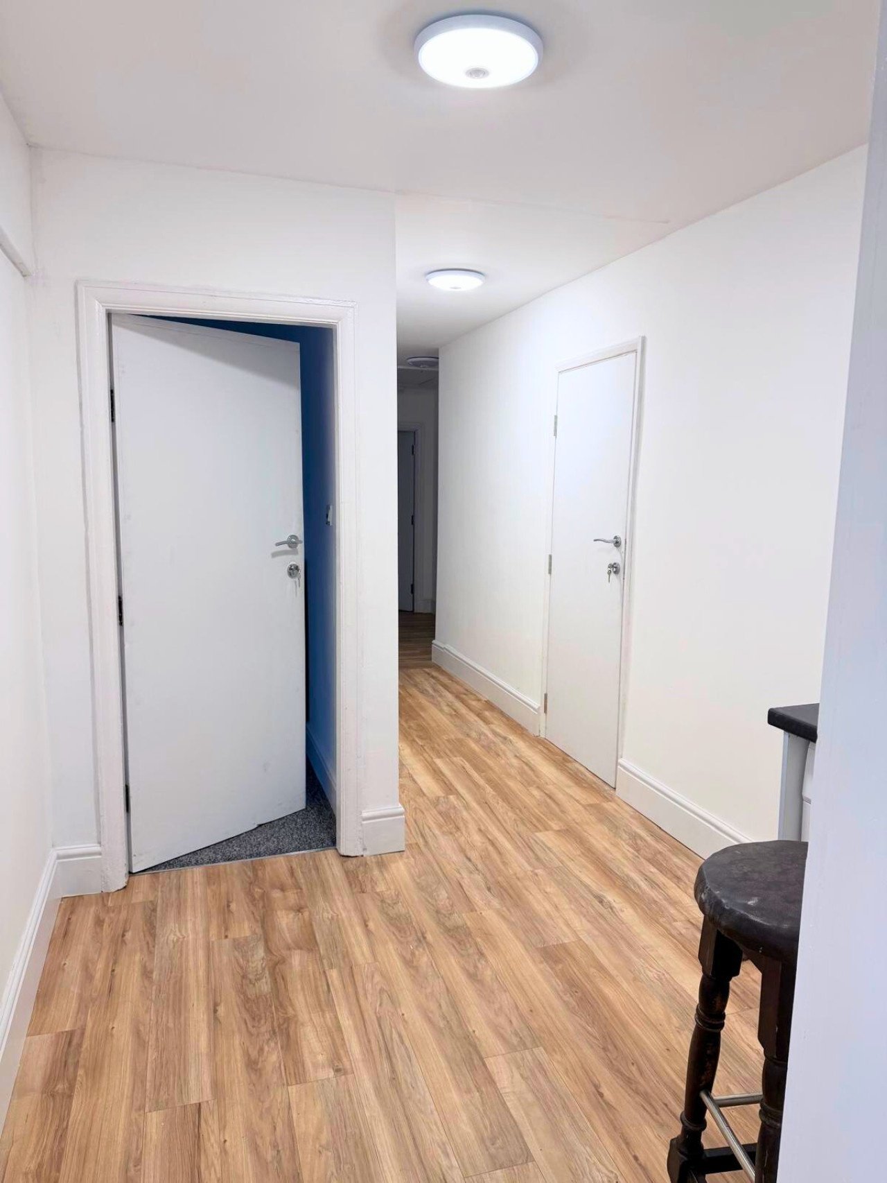 Warrington Accommodation | Short Lets for Contractors Urban Stay Book-Warrington-Accommodation-for-contractors-and-groups.-Ideal-for-short-let-apartments-and-extended-stays-near-Warrington-transport-links.