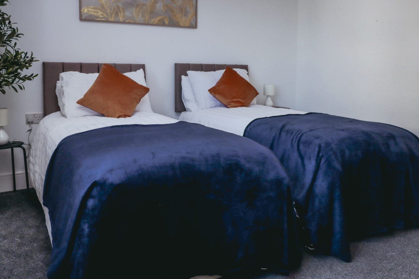 Corporate Accommodation near Heathrow | Hayes Apartment Book-Corporate-Accommodation-near-Heathrow-with-WiFi,-roof-terrace,-workspace,-and-direct-links-to-London,-Reading,-and-Heathrow-Airport.