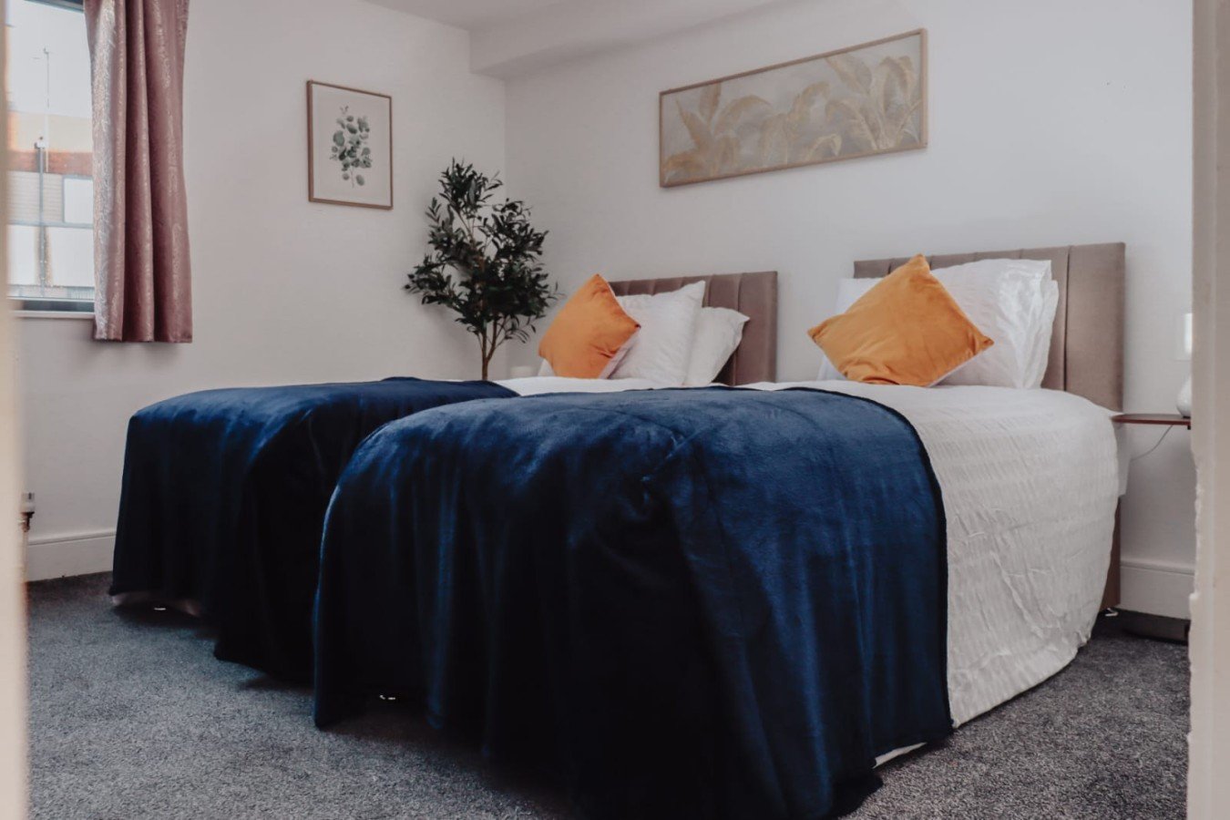 Book Corporate Accommodation near Heathrow with WiFi, roof terrace, workspace, and direct links to London, Reading, and Heathrow Airport.