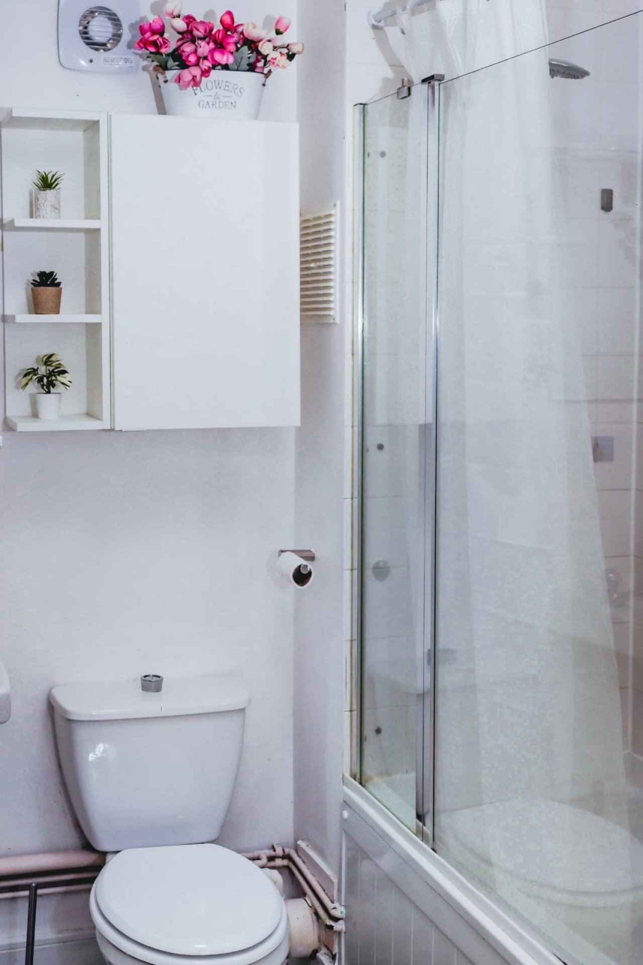 Corporate Accommodation near Heathrow | Hayes Apartment Book-Corporate-Accommodation-near-Heathrow-with-WiFi,-roof-terrace,-workspace,-and-direct-links-to-London,-Reading,-and-Heathrow-Airport.