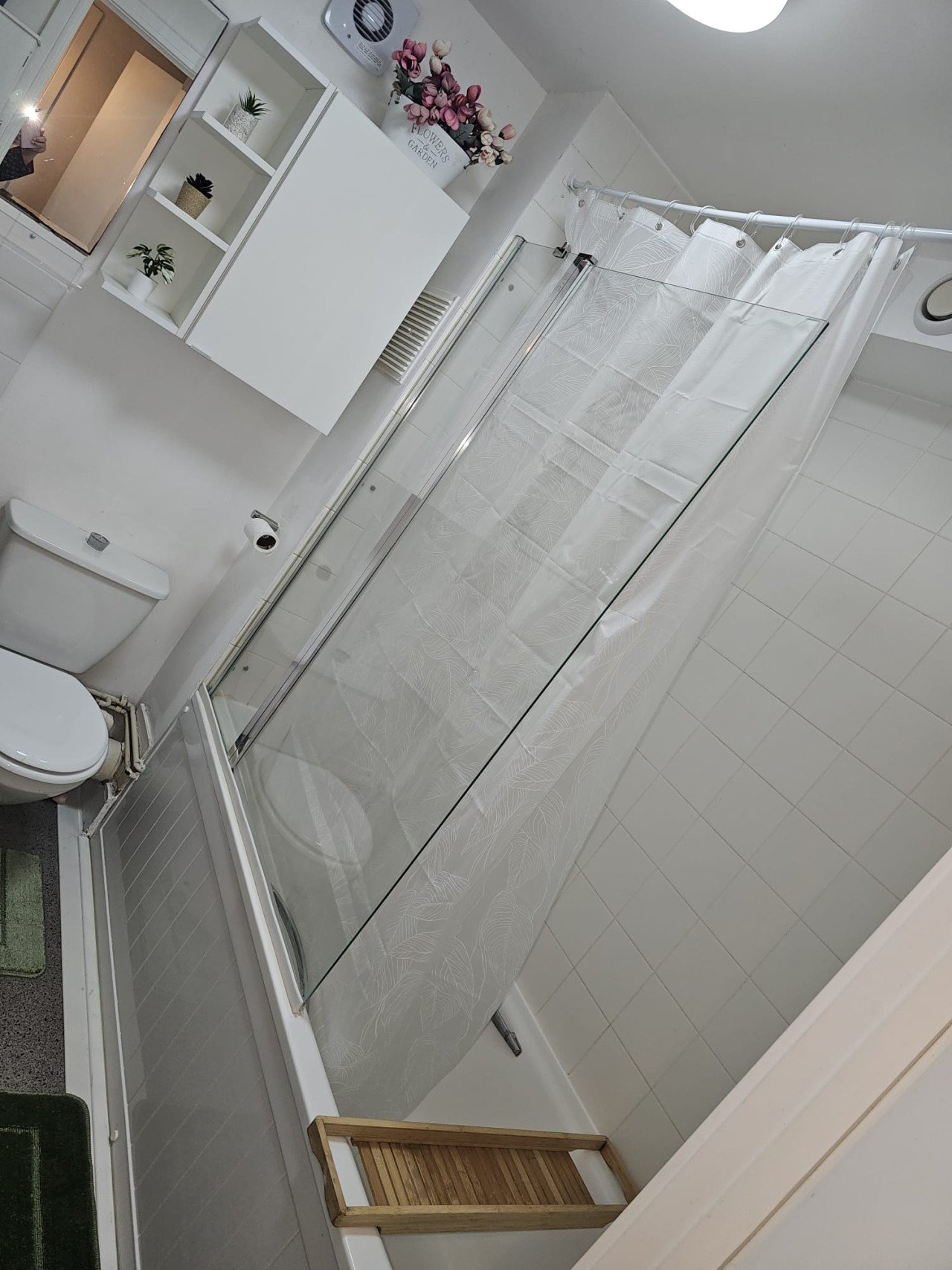 Corporate Accommodation near Heathrow | Hayes Apartment Book-Corporate-Accommodation-near-Heathrow-with-WiFi,-roof-terrace,-workspace,-and-direct-links-to-London,-Reading,-and-Heathrow-Airport.