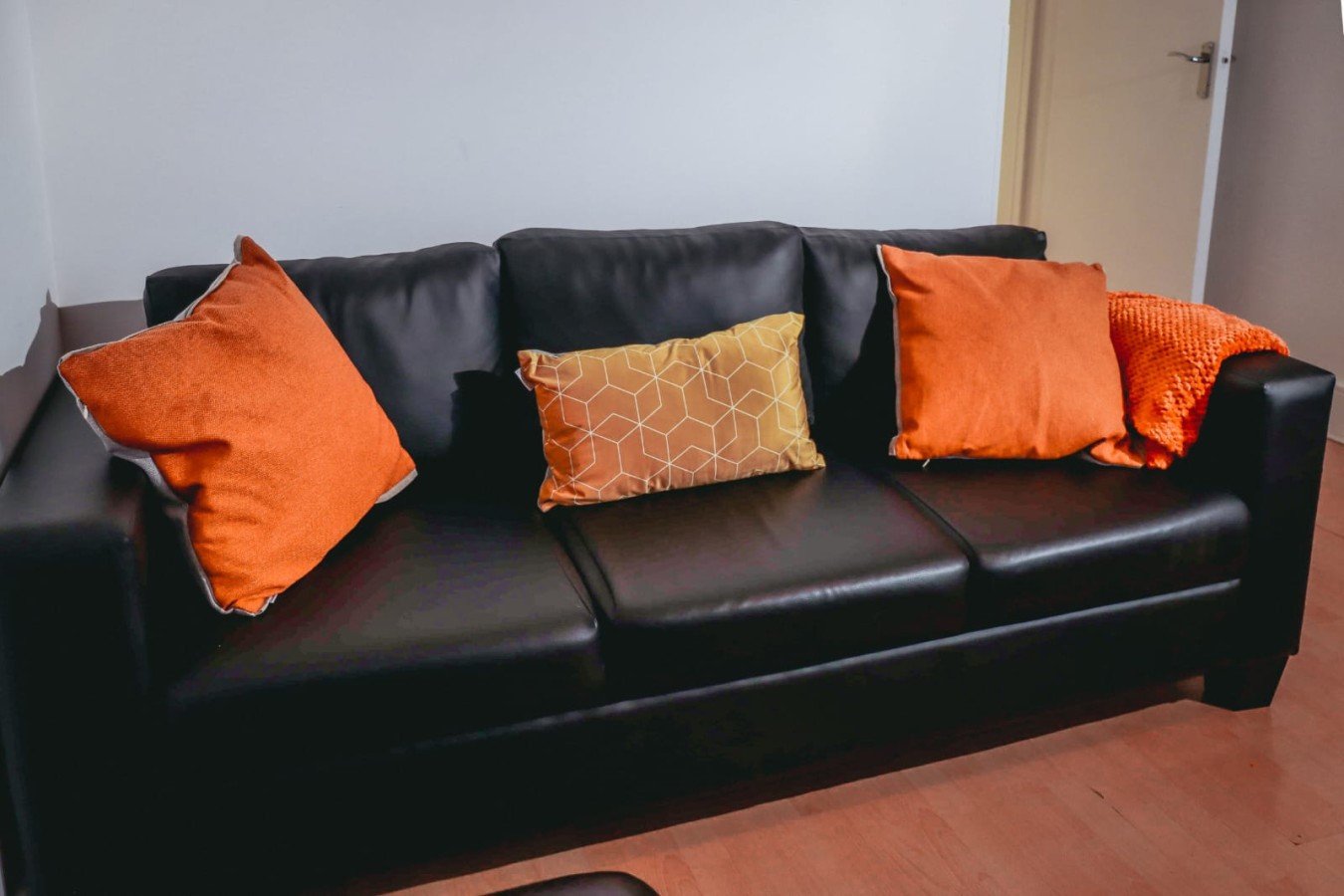 Corporate Accommodation near Heathrow | Hayes Apartment Book-Corporate-Accommodation-near-Heathrow-with-WiFi,-roof-terrace,-workspace,-and-direct-links-to-London,-Reading,-and-Heathrow-Airport.