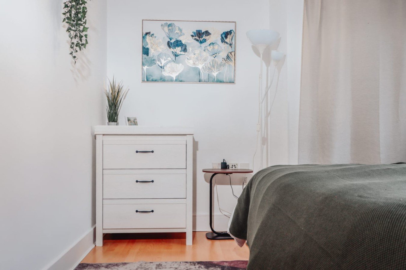 Corporate Accommodation near Heathrow | Hayes Apartment Book-Corporate-Accommodation-near-Heathrow-with-WiFi,-roof-terrace,-workspace,-and-direct-links-to-London,-Reading,-and-Heathrow-Airport.