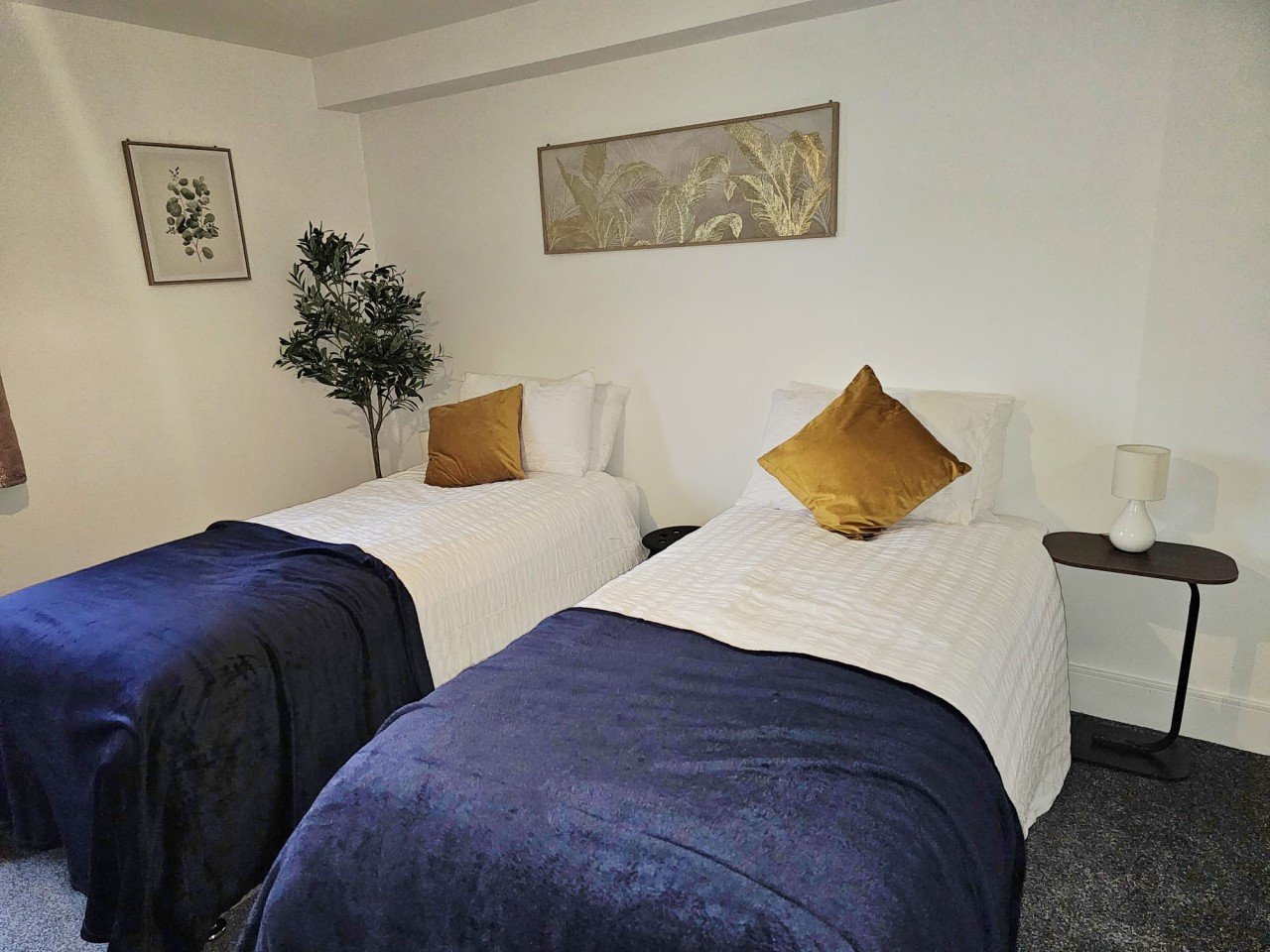 Corporate Accommodation near Heathrow | Hayes Apartment Book-Corporate-Accommodation-near-Heathrow-with-WiFi,-roof-terrace,-workspace,-and-direct-links-to-London,-Reading,-and-Heathrow-Airport.