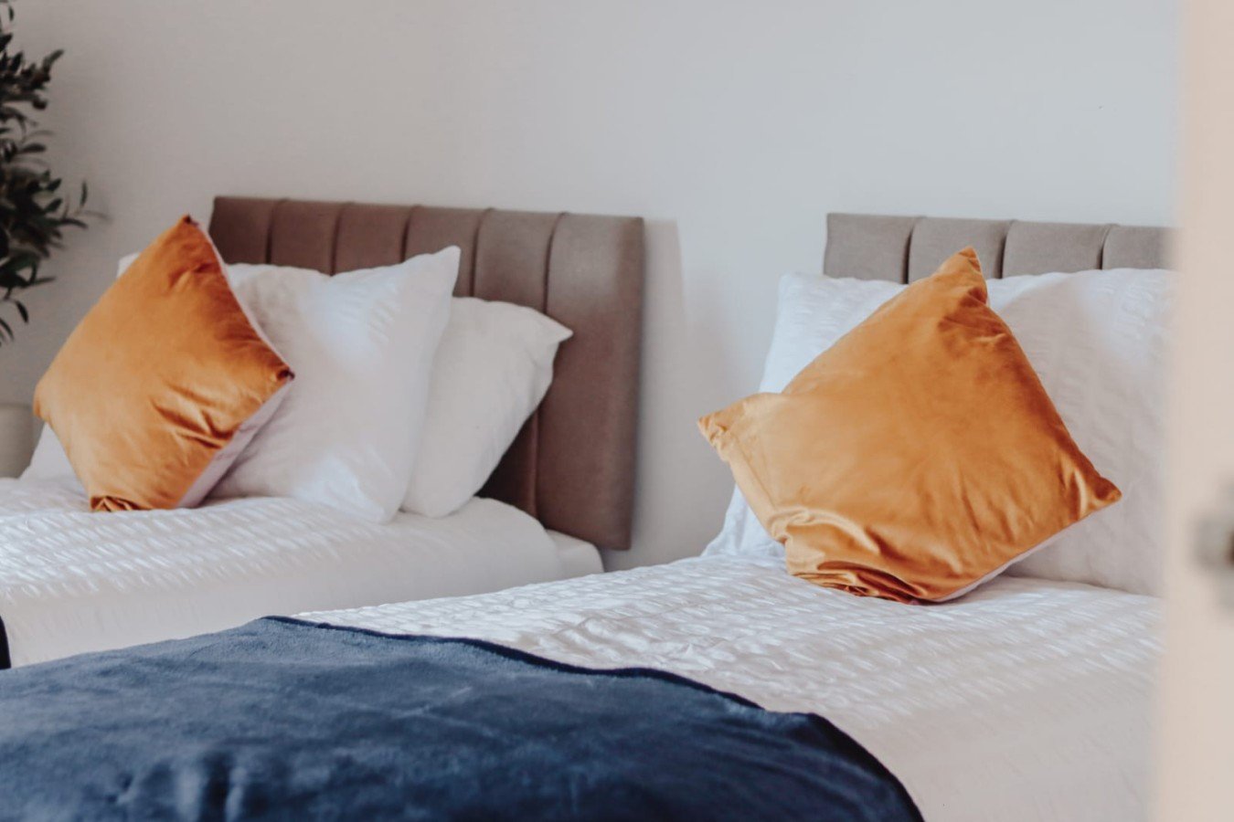 Corporate Accommodation near Heathrow | Hayes Apartment Book-Corporate-Accommodation-near-Heathrow-with-WiFi,-roof-terrace,-workspace,-and-direct-links-to-London,-Reading,-and-Heathrow-Airport.