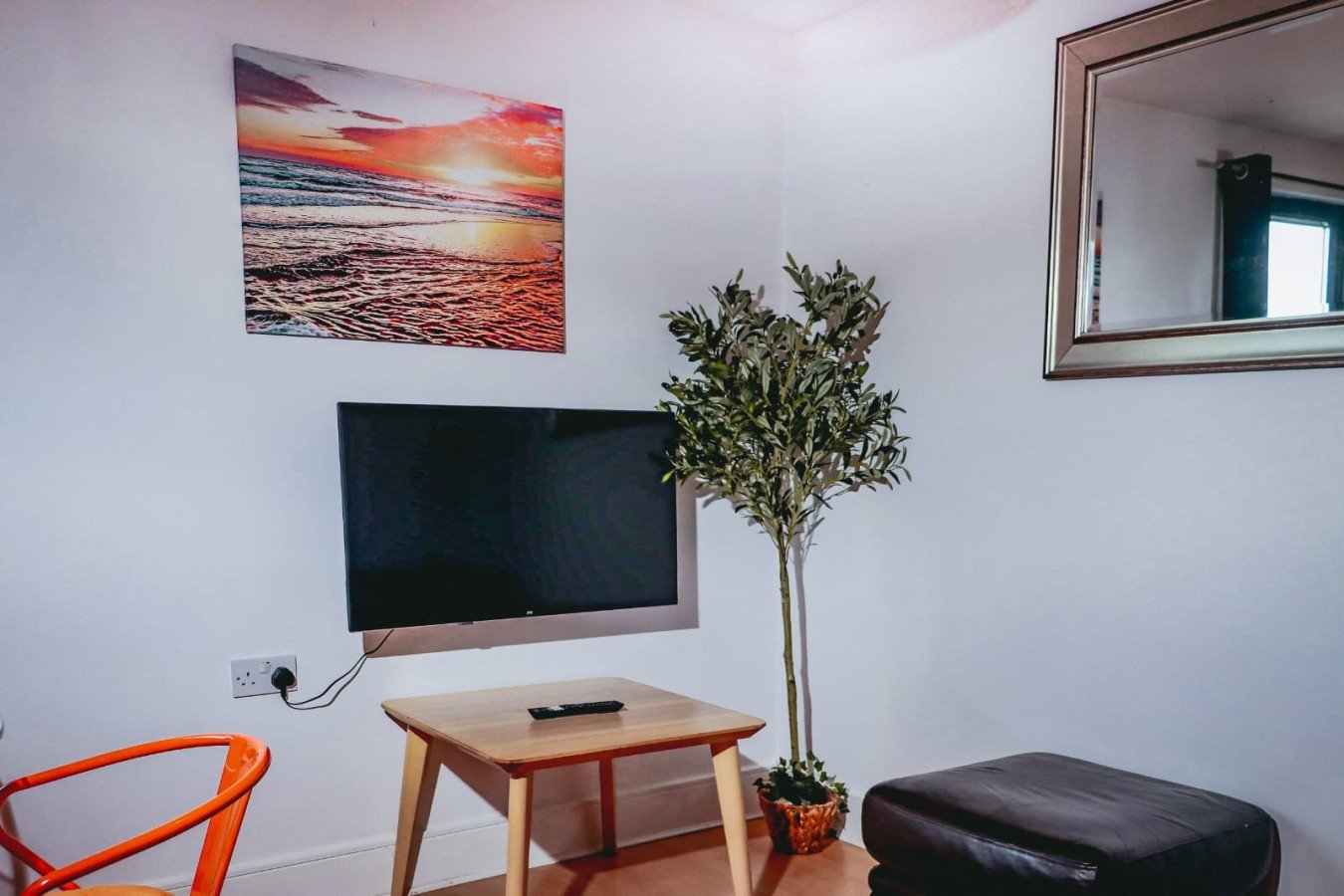Corporate Accommodation near Heathrow | Hayes Apartment Book-Corporate-Accommodation-near-Heathrow-with-WiFi,-roof-terrace,-workspace,-and-direct-links-to-London,-Reading,-and-Heathrow-Airport.