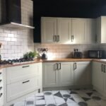 Book Corporate Accommodation Suffolk in Newmarket. This holiday home with parking is the ideal  short let apartment for contractors or families