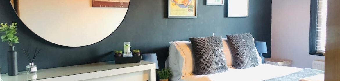 Book Corporate Accommodation Suffolk in Newmarket. This holiday home with parking is the ideal  short let apartment for contractors or families