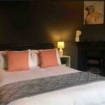 Book Corporate Accommodation Suffolk in Newmarket. This holiday home with parking is the ideal  short let apartment for contractors or families