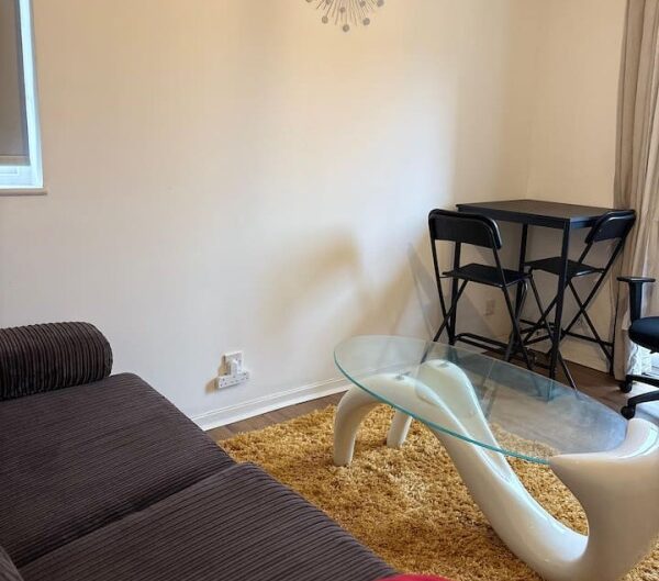 Book Northolt Accommodation West London with free parking, WiFi, and direct Central Line links to Wembley Stadium, & Central London.